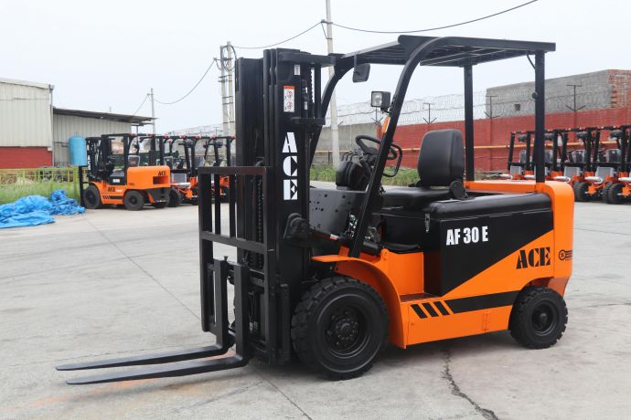 ACE AF30E electric forklift in an outdoor warehouse setting in India.